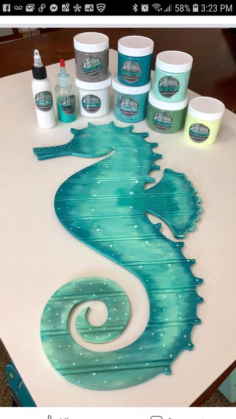 Seahorse Door Hanger, Diy Seahorse, Sea Decoration Ideas Ocean Themes, Seahorse Crafts, Beach Crafts Diy, Beach Themed Crafts, Underwater Theme, Mermaid Wall Art, Coastal Christmas Decor