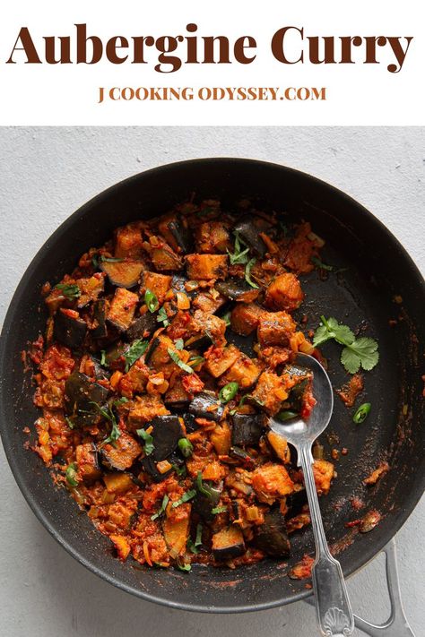 Aubergine curry in a pan with serving spoon Brinjal Bhaji, Indian Mint Sauce, Tomato Side Dishes, Aubergine Curry, Dal Rice, Bombay Potatoes, Curry Indian, Punjabi Cuisine, Indian Side Dishes