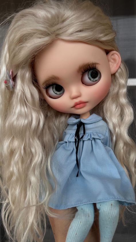 BLYTHE DOLL (@blythe_live_) • Fotky a videa na Instagramu No Bangs, Blythe Doll, Blythe Dolls, Bangs, Instagram Profile, Blonde, Dolls, Collage, Photo And Video