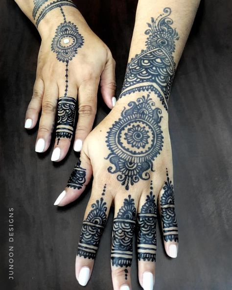 I love how this stained. There's something about the dark blue-black colour of jagua that I love. Maybe I'm just biased because my… Blue Henna, Jagua Tattoo, Blue Black Color, Leg Tattoo, Henna Tattoo Designs, Black Colour, Henna Tattoo, The Meaning, Leg Tattoos