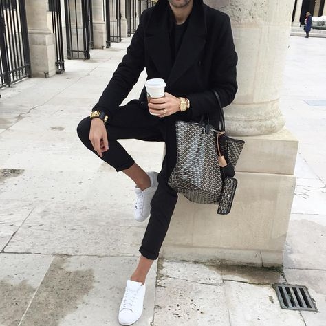 BirkinBoy Style ... in Paris #thebirkinboy #thebirkinboyinparis #thebirkinboyinstagram #birkinboy #birkinboystyle #style #stylishmen… Goyard Men, Style In Paris, Old Man Fashion, Goyard Tote, Mens Fashion Simple, Masculine Style, Mens Fashion Casual Outfits, Menswear Inspired, Weekend Wear