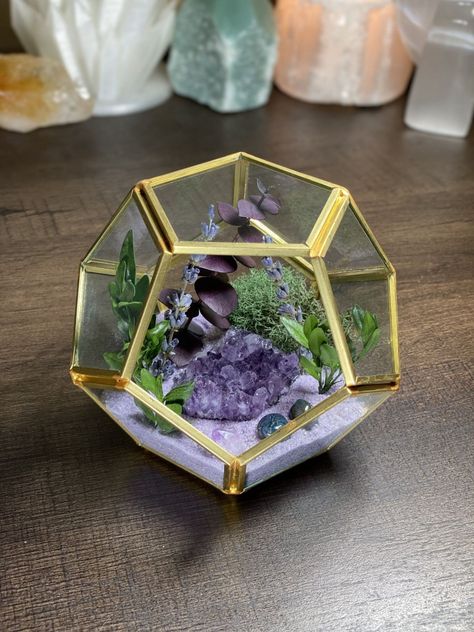 Crystal Altar Sacred Space, Crystal Terrarium Diy, Crystal Garden Terrarium, Geometric Terrarium Diy, Tranquility Garden, Garden Meditation, Crystal Room Decor, Pink Living Room Decor, Terrarium Kit