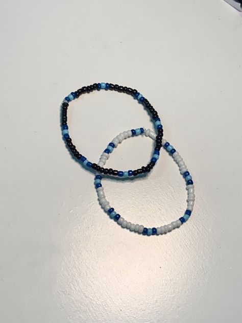 Guys Beaded Bracelet, Small Beaded Bracelets Simple, Beaded Bracelet Designs Simple, Gelang Manik Couple, Aestethic Jewelry, Small Beaded Bracelets Diy, Couple Beaded Bracelets, Small Bead Bracelets Ideas, Small Beaded Bracelet