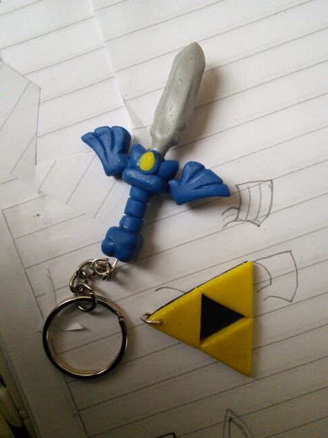 Polymer clay Zelda Master Sword and Triforce Legend Of Zelda Clay Art, Nerdy Clay Projects, Polymer Clay Zelda, Zelda Clay Ideas, Zelda Clay, Diy Zelda Crafts, Zelda Diy, Nerd Crafts, How To Make Clay