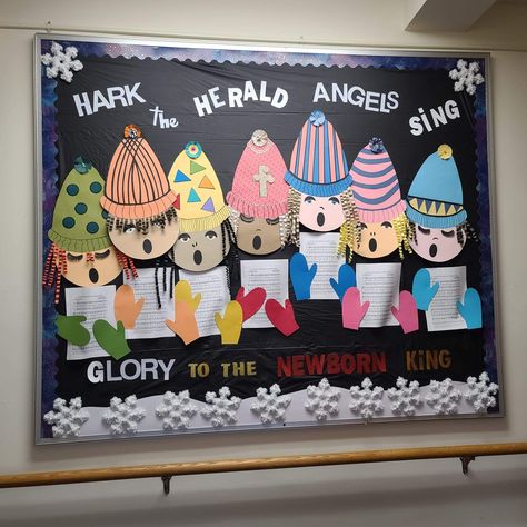 School Christmas Display Ideas, Hark The Herald Angels Sing Bulletin Board, Christmas Songs Door Decorating Contest, Kids Bulletin Boards, Christmas Bulletin Boards, Christmas Bulletin Board, Christmas Art Projects, Christmas Bulletin, Winter Art Projects