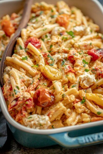 Pasta Recipe With Chicken, Tomato Feta Pasta, Pasta Calories, Roasted Tomato Pasta, Cheese Pasta Recipes, Recipe With Chicken, Baked Feta Pasta, Tomato Pasta Recipe, Creamy Pasta Sauce