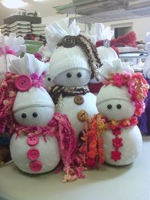 sock snowmen or snow babies as i like to call them, crafts, seasonal holiday decor Sock Creatures, Sock Snowman, Snowman Craft, Sock Dolls, Snow People, Diy Socks, Sock Crafts, Snowman Crafts, Noel Christmas