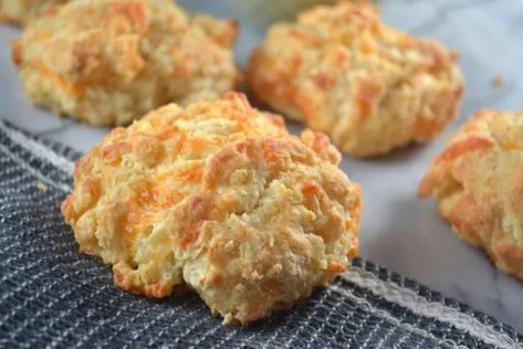 Easy Cheddar Drop Biscuits - Mealtime Joy Drop Biscuits Easy, Cheddar Drop Biscuits, Drop Biscuits Recipe, Best Side Dish, Drop Biscuits, Biscuits Easy, Tea Biscuits, Bread Machine Recipes, Best Side Dishes