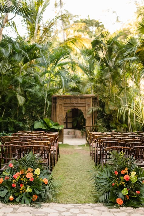 Indian Destination Wedding Mexico, Caribbean Wedding Ideas, Mexico Garden Wedding, Oaxaca Mexico Wedding, Indian Wedding Mexico, Mexico Wedding Ceremony, Oaxaca Wedding Venues, Yucatan Wedding, Tropical Wedding Venue Ideas