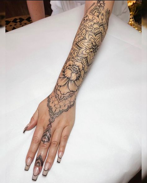 Mandala Arm Tattoos, Lace Sleeve Tattoos, Mandala Tattoos For Women, Tattoo Main, Ornamental Tattoos, Mandala Hand Tattoos, Jewel Tattoo, Henna Inspired Tattoos, Hand And Finger Tattoos