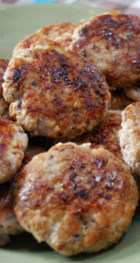 Ground Turkey Breakfast Sausage, Ground Turkey Breakfast, Homemade Turkey Sausage, Breakfast Sausage Seasoning, Pork Apple, Turkey Sausage Recipes, Pork Breakfast Sausage, Homemade Breakfast Sausage, Turkey Breakfast Sausage