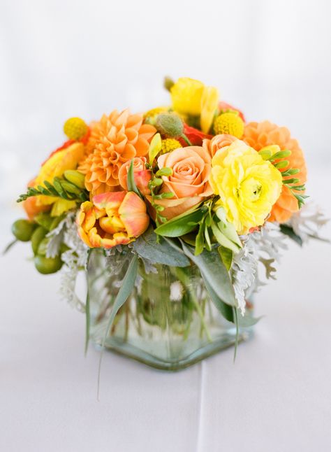 Affordable Centerpieces, Residency Graduation, Citrus Flowers, Birthday Flowers Arrangements, Classy Decorations, Yellow And Orange Flowers, Yellow Wedding Flowers, Peachy Orange, Boda Mexicana