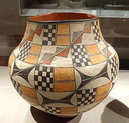 Pueblo pottery - Wikipedia Acoma Pueblo, Water Canteen, Rio Grande Valley, Pueblo Pottery, Glaze Paint, Mineral Pigments, American Southwest, Mineral Paint, Ely