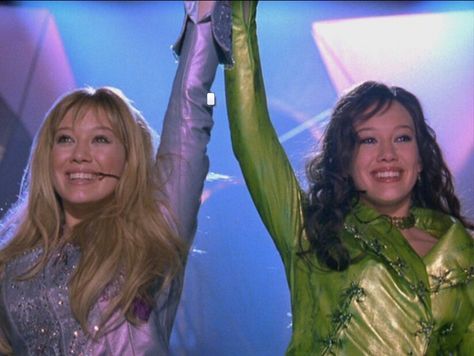 The Lizzie McGuire movie is probably the best movie in the industry Lizzie Mcguire Movie, Haylie Duff, Old Disney Channel, Blond Amsterdam, Hillary Duff, Logan Lerman, Lizzie Mcguire, Old Disney, Perfect Sense