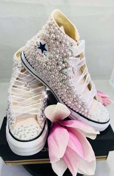 Chuck Taylors Wedding, Wedding Converse Bride, Frozen Shoes, Artsy Shoes, Bridal Sneakers, Bling Converse, Hello Kitty Shoes, Wedding Converse, Sporty Shoes