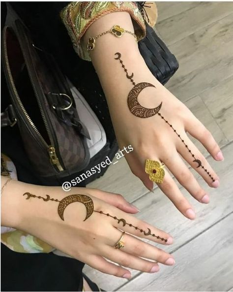 Mehendi Designs For Hands Simple, Mehendi Designs For Hands, Henna Style Tattoos, Henna Designs Wrist, Henna Inspired Tattoos, Designs Mehndi, Tato Henna, Finger Henna Designs, Henna Tattoo Hand