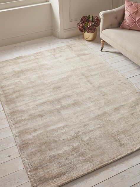 Beige Rugs Bedroom, Beige Living Room Carpet, Elegant Rugs Living Room, Stoense Rug, Neutral Rugs Bedroom, Modern Carpet Living Room, Beige Rug Living Room, Kitchen Diner Living Room, Rugs For Room