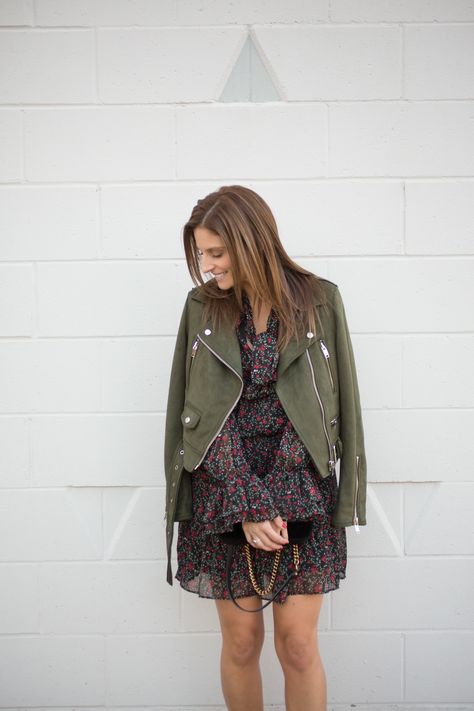 Green Suede Moto Jacket Outfit, Olive Green Moto Jacket Outfit, Green Leather Jacket Outfit Women, Olive Leather Jacket Outfit, Green Moto Jacket Outfit, Green Suede Jacket Outfit, Dark Green Top Outfit, Zip Jacket Outfit, Suede Moto Jacket Outfit