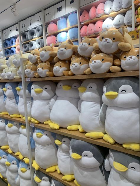 Penguin Stuff Toy, Makeup Ulzzang, Lovely Aesthetic, Stuff Toys, Travel Pictures Poses, Phone Wallpaper Patterns, Aesthetic Shoes, Cute Penguins, Cute Stuffed Animals