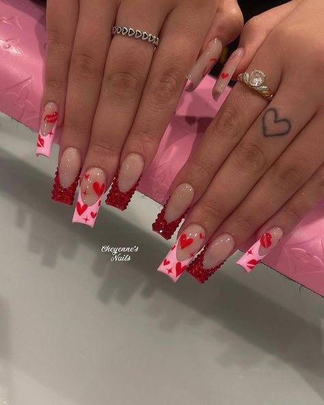 Hugs x Kisses 💋💕💋💕 📸: @cheyennesnails_ Follow @thenailconnection for more nail inspo 💅🏽✨ #pinknails #heartnails #nails #naildesign… | Instagram Nail Whitening, Ballet Nails, Nails Love, Nagel Tips, Nails Now, Nail Art Set, Unique Acrylic Nails, Pink Nail Designs, Nail Forms