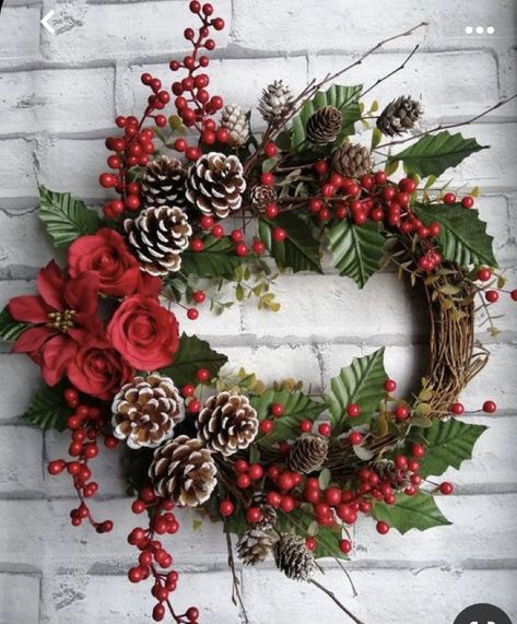 Artificial Christmas Flower Arrangements, Christmas Decor Wreaths & Garlands, Christmas Wearths Ideas, Xmas Wreaths For Front Door, Xmas Door Decorations, Unique Christmas Wreaths, Outdoor Decor Wedding, Winter Wreaths For Front Door, Wreaths For Front Door Christmas