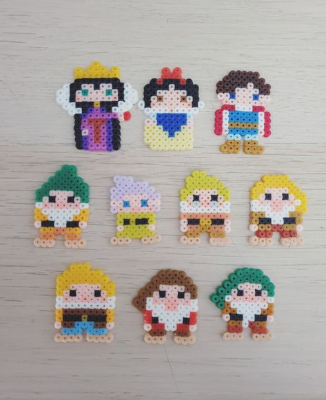 Snow White Perler Beads, Character Perler Beads, Disney Perler Beads, Perler Bead Ideas, Hama Beads Disney, Chibi Disney, Tinkerbell And Friends, Easy Perler Bead Patterns, Easy Perler Beads Ideas