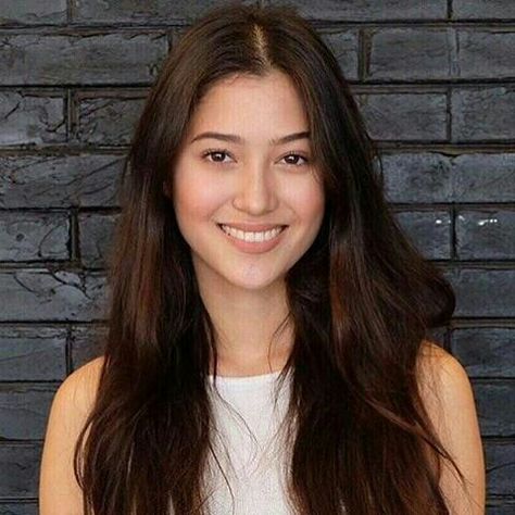 Maureen Wroblewitz, Liza Soberano, Casual College Outfits, Pretty Hairstyles, Asian Beauty, Womens Hairstyles, Cool Hairstyles, For Free, Queen