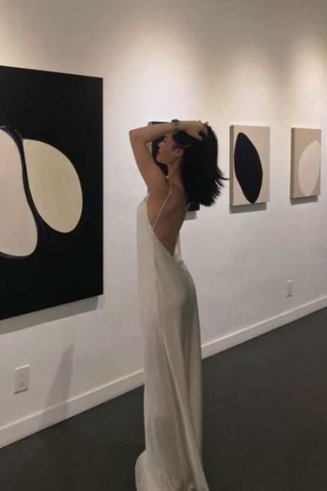 Fancy Photoshoot Classy, Gallery Date Outfit, Art Gallery Date Outfit, Fashion Brand Photoshoot, Fancy Photoshoot, Art Gallery Date, Photoshoot Classy, Gallery Date, 60s Fashion Women