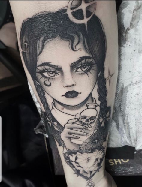 Wensday Tattoo, Queens Tattoo, Stay Weird Tattoo, Wednesday Addams Tattoo, Billy The Puppet, Queen Tattoo, Tattoo Instagram, Dark Queen, Sweet Tattoos