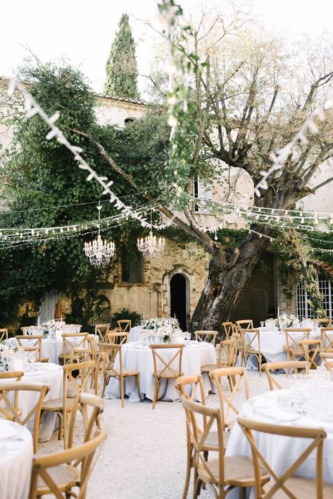 Intimate & relaxed Provence wedding with a touch of glamour via Magnolia RougeChateau robenier French Chateau Wedding, Mediterranean Wedding, Provence Wedding, Umbrella Wedding, Chateau Wedding, European Wedding, Wedding Venue Decorations, Luxury Garden, Outdoor Wedding Reception