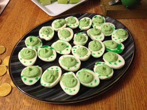 Deviled Yoshi Eggs for Mario birthday party.  Standard deviled egg recipe just coloured with food colouring. To get the polka dots, I dipped a toothpick in food coloring and just dabbed lightly! Yoshi Deviled Eggs, Yoshi Eggs Mario Party, Mario Themed Birthday Party Decoration, Yoshi Party Ideas, Mario Party Food Ideas, Mario Themed Food, Yoshi Birthday Party, Mario Birthday Party Food, Yoshi Eggs