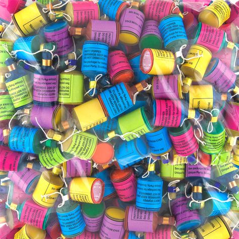 Party Poppers - Assorted Colours Glitz And Glamour Party, 2000s Party Theme, Y2k Birthday Party, Festival Themed Party, Glamour Party, 80s Theme Party, Party Poppers, Paper Streamers, Bday Party Theme