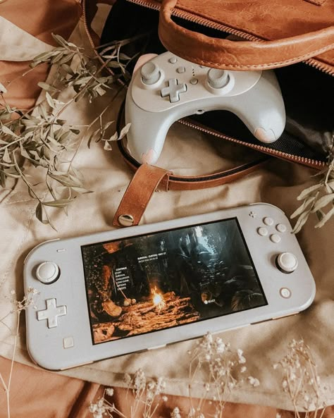 Gaming Switch Aesthetic, Cozy Video Games, Bocas Anime, Aesthetic Nintendo, Aesthetic Setup, Nintendo Aesthetic, Switch Aesthetic, Nintendo Lite, Aesthetic Gaming