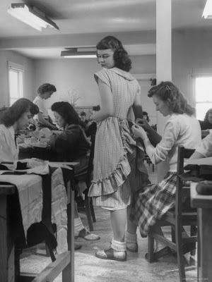 1940s Aesthetic, Old Objects, White Pic, Unique Background, Bobby Socks, History People, Saddle Shoes, Vintage School, Vintage Memory