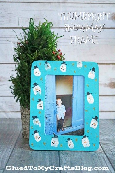 Thumbprint Snowman Frame - Christmas Kid Craft Idea Frame Christmas, Preschool Christmas Crafts, Christmas Gifts For Parents, Cadeau Parents, Christmas Gift Basket Ideas, Kid Craft, Christmas Gift For Mom, Christmas School, Winter Crafts For Kids