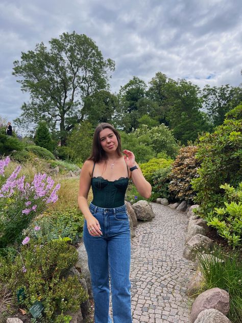 urban corset top, zara jeans, copenhagen denmark botanical gardens Poses In Botanical Garden, Botanical Garden Outfit, Urban Corset, Urban Corset Top, Botanical Garden Date, Botanical Gardens Photoshoot Couples, Botanic Garden Couple Photoshoot, Garden Outfit, Maternity Botanical Garden