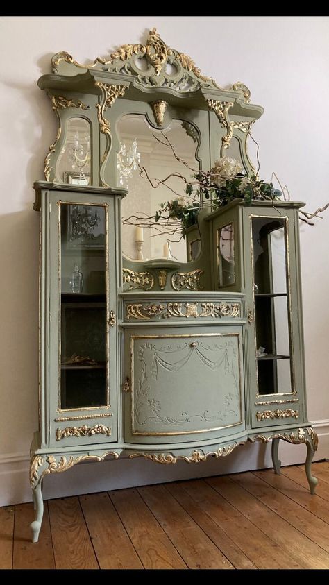 Bedroom Art Deco, Baroque Furniture, Art Nouveau Furniture, Antique French Furniture, Decoupage Furniture, Victorian Furniture, Funky Furniture, Island Vibes, French Furniture