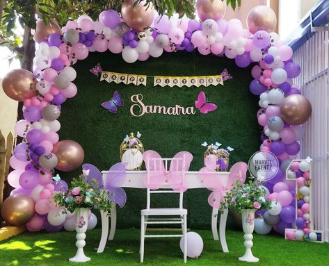 Butterfly Theme Birthday Party, Butterfly Theme Birthday, Butterfly Theme Cake, Rice Ceremony, Butterfly Birthday Theme, Baby Birthday Photoshoot, Simple Stage Decorations, Happy Birthday Decor, Butterfly Decoration