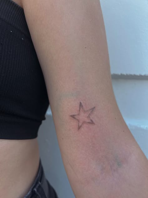 Stipple Star Tattoo, Dot Star Tattoo, Dotted Star Tattoo, Two Star Tattoo, Fineline Star Tattoo, Dotted Tattoo Design, Star Tattoo Aesthetic, Fine Line Star Tattoo, Elbow Star Tattoo