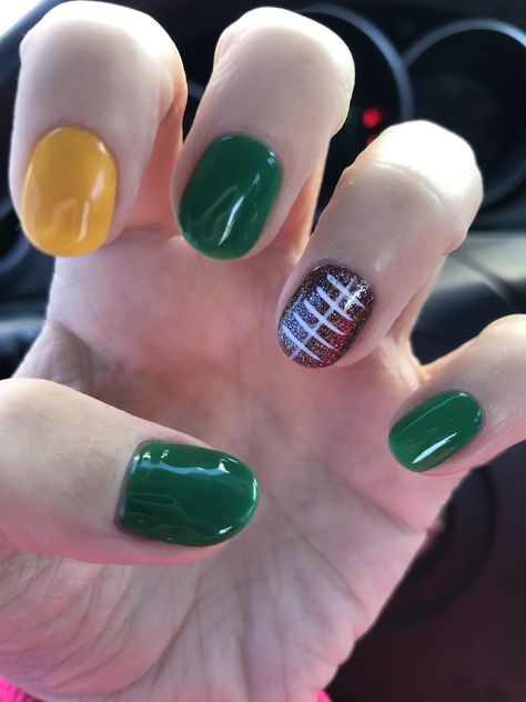 Packer Nails Green Bay, Greenbay Packer Nails, Green Bay Packers Nail Art, Football Nails Design, Packers Nails, Green Bay Packers Nails, Cheer Nails, Packer Nails, Football Nails