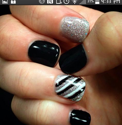 Black and white Manicure Shellac, Black And White Nails, Tape Nail Art, Silver Nail Art, White Nail Art, White Nail Designs, Shellac Nails, White Nail, Short Nail Designs