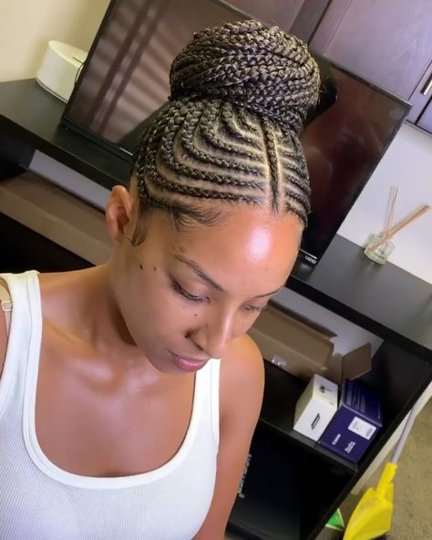 Braids Into Bun, Braided Ponytail Black Hair, Cornrow Updo Hairstyles, Cornrows Updo, Bun Braids, Cornrow Ponytail, Lemonade Braids Hairstyles, Black Hair Updo Hairstyles, Braided Hairstyles For Black Women Cornrows