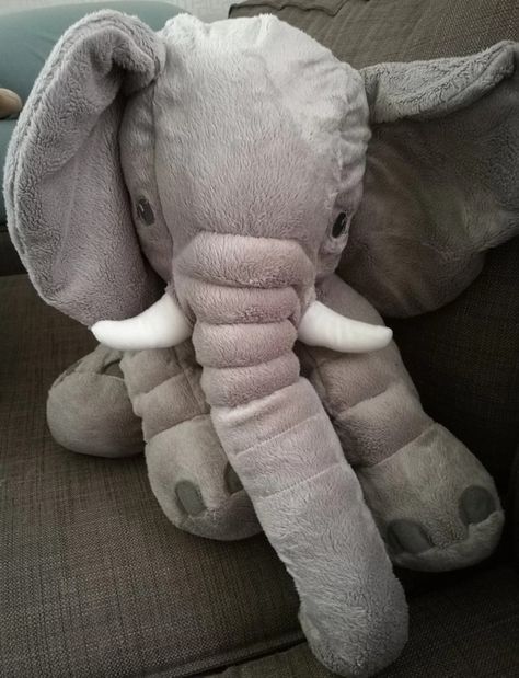 IKEA elefant, perfekt för bebisen. Ikea Elephant, Elephant Plush Toy, Elephant Stuffed Animal, Elephant Pillow, Elephants Photos, Love Lily, Elephant Plush, Cuddle Buddy, Baby Crib