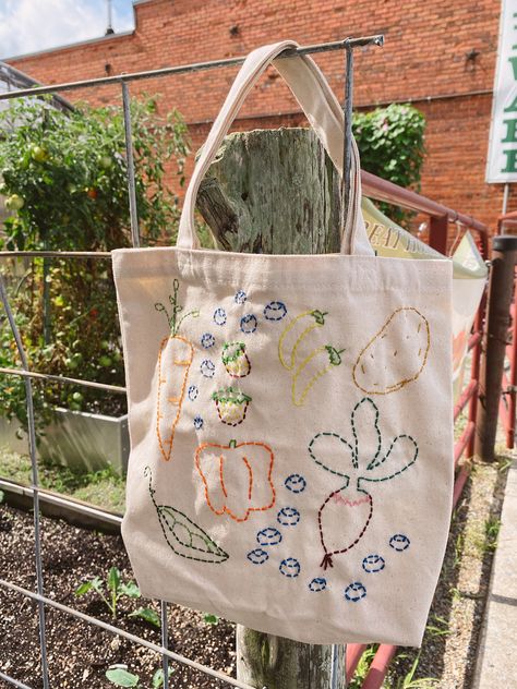 Farmers Market Bag, Embroidery Bags, Diy Embroidery, Embroidery And Stitching, Market Bag, Embroidery Art, Farmers Market, Embroidery Patterns, Embroidery Designs