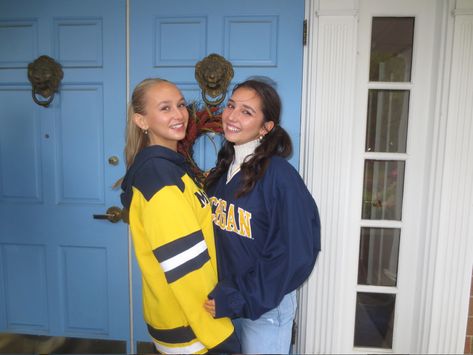 Umich Gameday Outfit, University Of Michigan Game Day Outfit, Umich Outfits, Michigan Game Day Outfit, Umich Gameday, College Manifestations, Michigan Tailgate, Michigan Game Day, University Inspiration