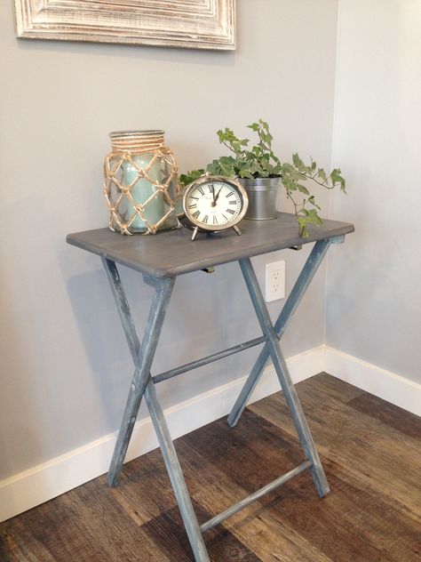 Convert regular TV trays into end tables, night stands, or hallway tables. Diy Tv Tray Table, Rustic Tv Trays, Diy Tv Tray, Rv Desk, Painted Tv Trays, Tv Dinner Table, Tv Tray Makeover, Wooden Tv Trays, Tray Makeover