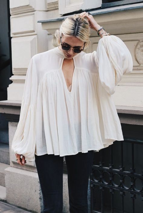 Josefin Dahlberg | Bloglovin’ Fashion Tops Blouse, Mode Casual, Kurta Designs, African Fashion Dresses, White Blouse, Outfits Casuales, Fashion Tops, Look Fashion, Modest Fashion