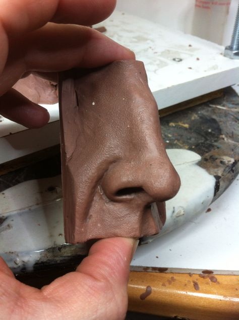 How To Make Lips Out Of Clay, Nose Sculpting, Nose Sculpture, Clay Nose, Ceramic Pinch Pots, Summer Art Projects, Ceramic Sculpture Figurative, Anatomy Sculpture, Human Sculpture