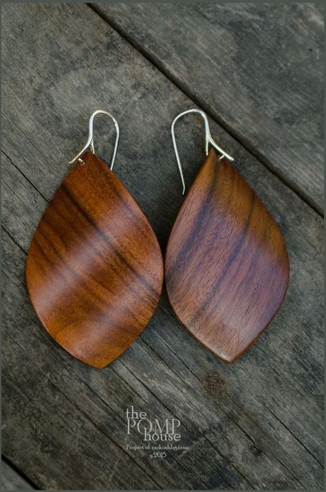 Wooden Earrings Handmade, Wood Jewerly, Wood Jewelry Diy, Wooden Jewelery, Wood Jewelery, Wood Resin Jewelry, Diy Upcycling, Wood Accessories, Wooden Pendant