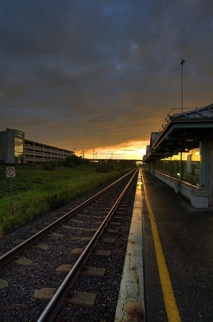 Sunset at the Train Station Station Pictures, Old Steam Train, Rail Train, Train Stations, Railroad Photos, Train Photography, Old Trains, Train Pictures, Meteorology